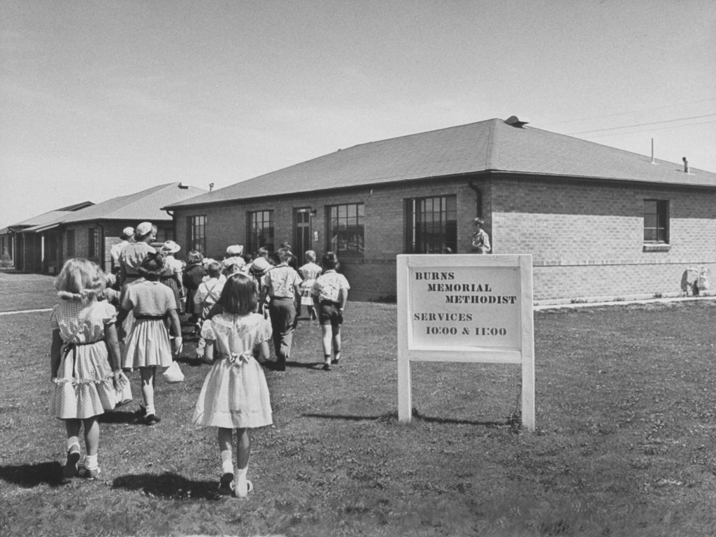 Methodist clergyman conducting church se