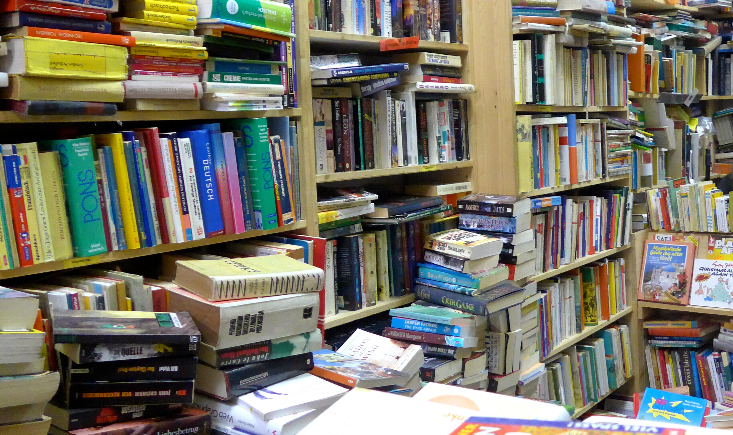 Berlin,,Germany,-,December,11,,2013,Many,Old,Books,In