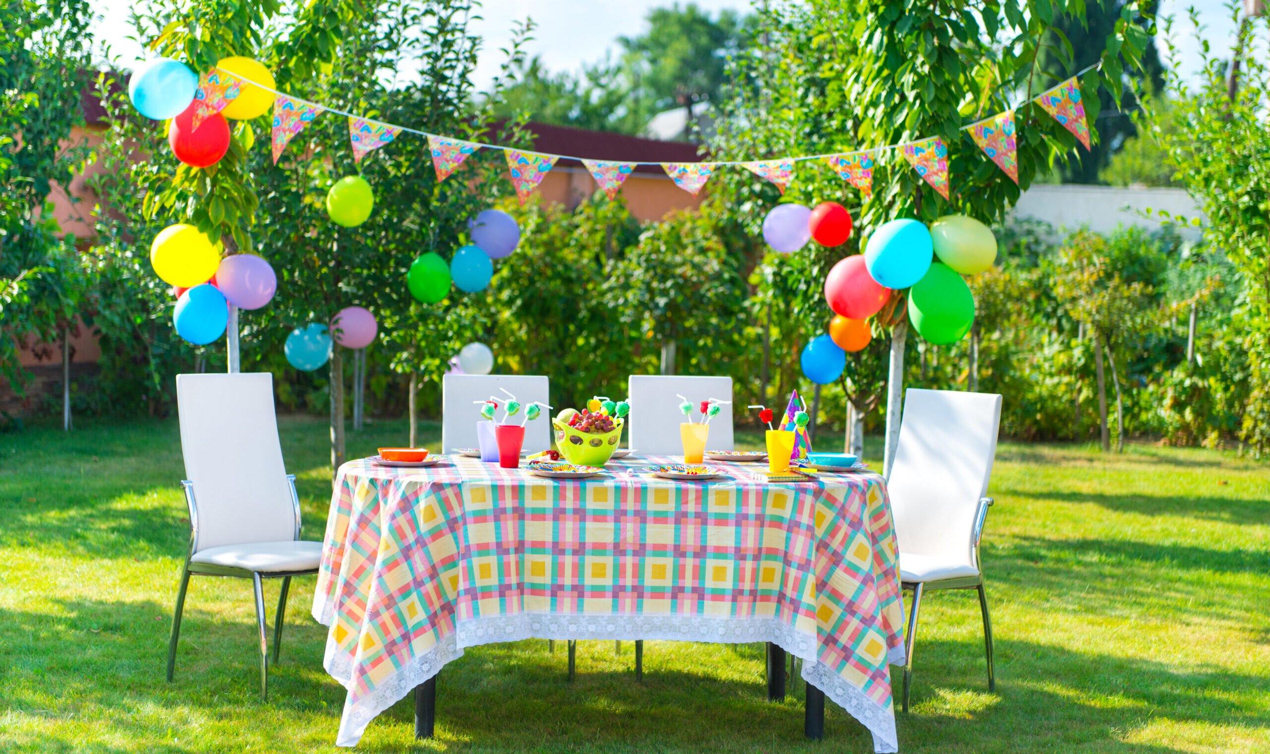 Prepared,Birthday,Table,In,Summer,Green,Garden